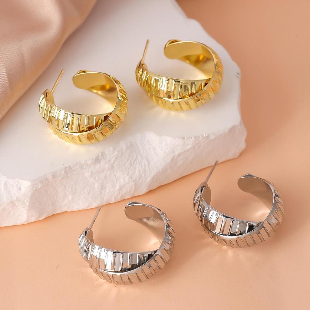 Elegant European C-Shaped Striped Earrings for Women - High-End, Unique, Light Luxury Accessory
