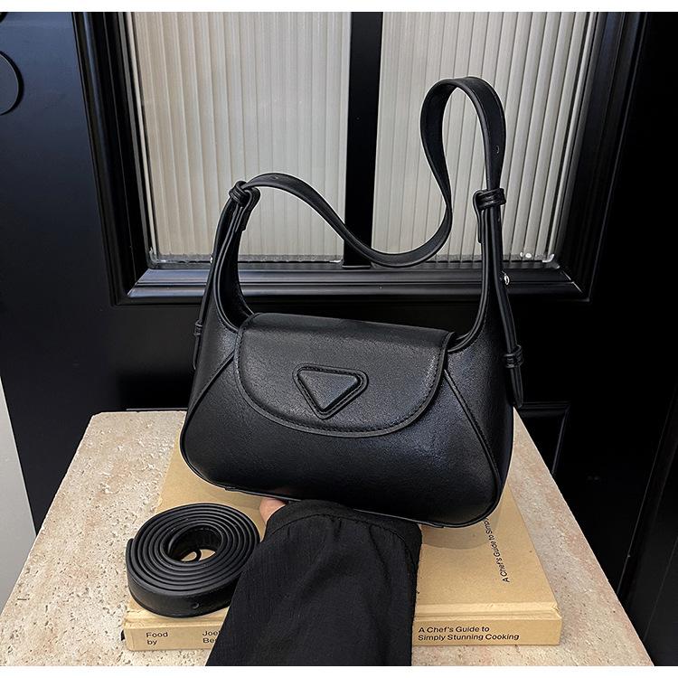 

2024 новий нішевий дизайн темперамент під пахвами маленька квадратна сумка модна універсальна сумка на одне плече чорний