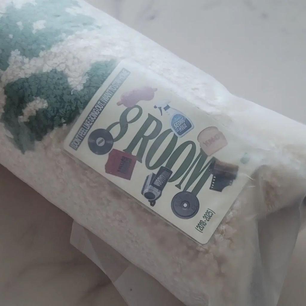 [USED] (Listed Below Cost) ATEEZ 8ROOM Pop-Up Rug (Trading Card)