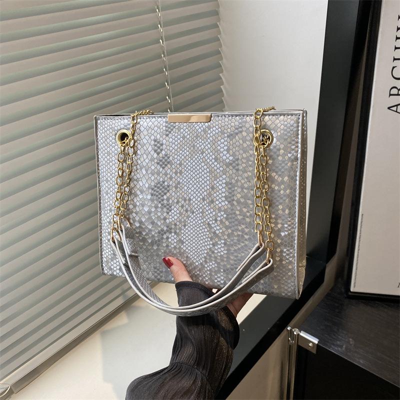 

Универсальная модная цепочка с узором змеиной кожи, большая вместительность, на плечо, сумка-мессенджер, повседневная женская сумка, сумка-тоут, новая серебряный