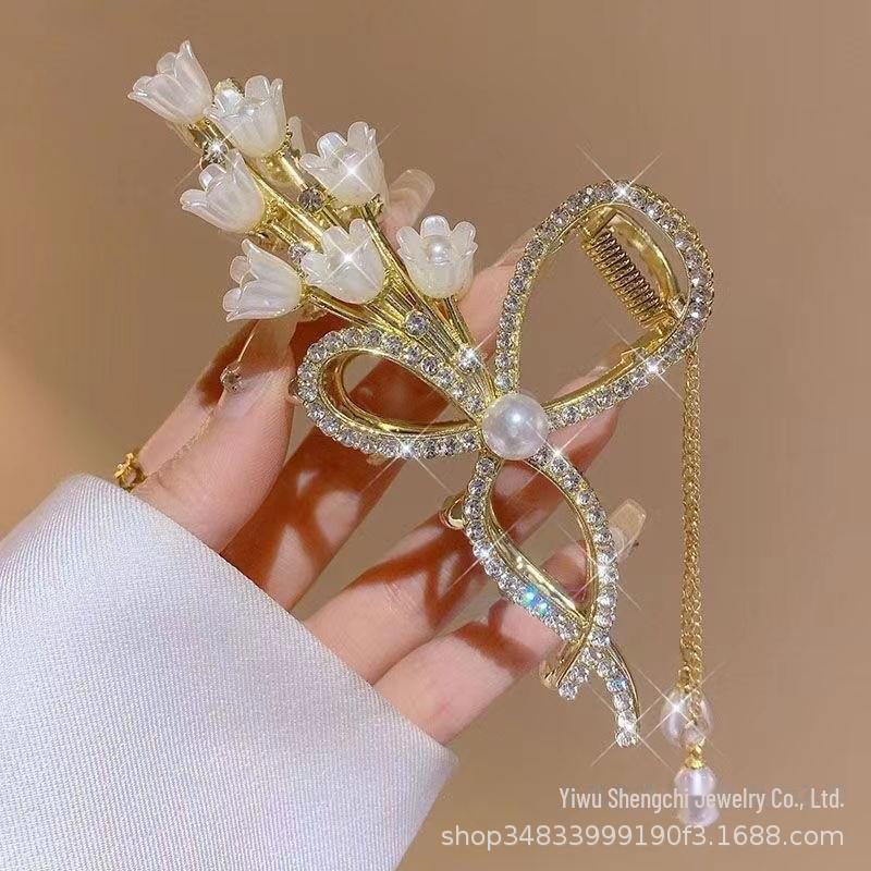 

Заколка для волос «Акула» с жемчугом и стразами «Лилия долины»