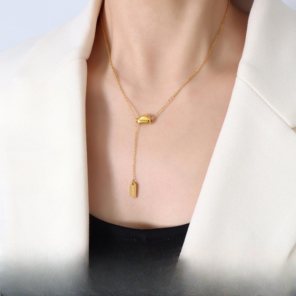 Marka French Wind Necklace Titanium Steel Plated 18K Gold Small Golden Bean Fringed Lucky Long Pendant Jewelry Women