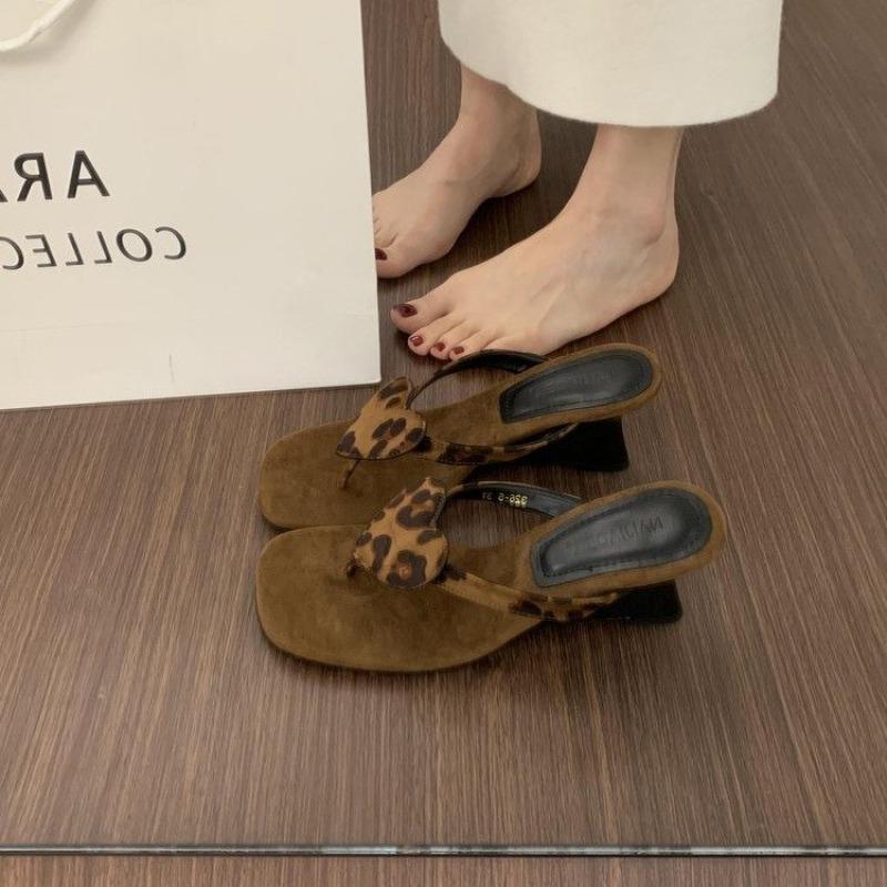 Fashion Fashion Temperament Wedge Flip-flops Women's Wear 2025 New Summer Hundred with Thick Soles Increase Toe Sandals