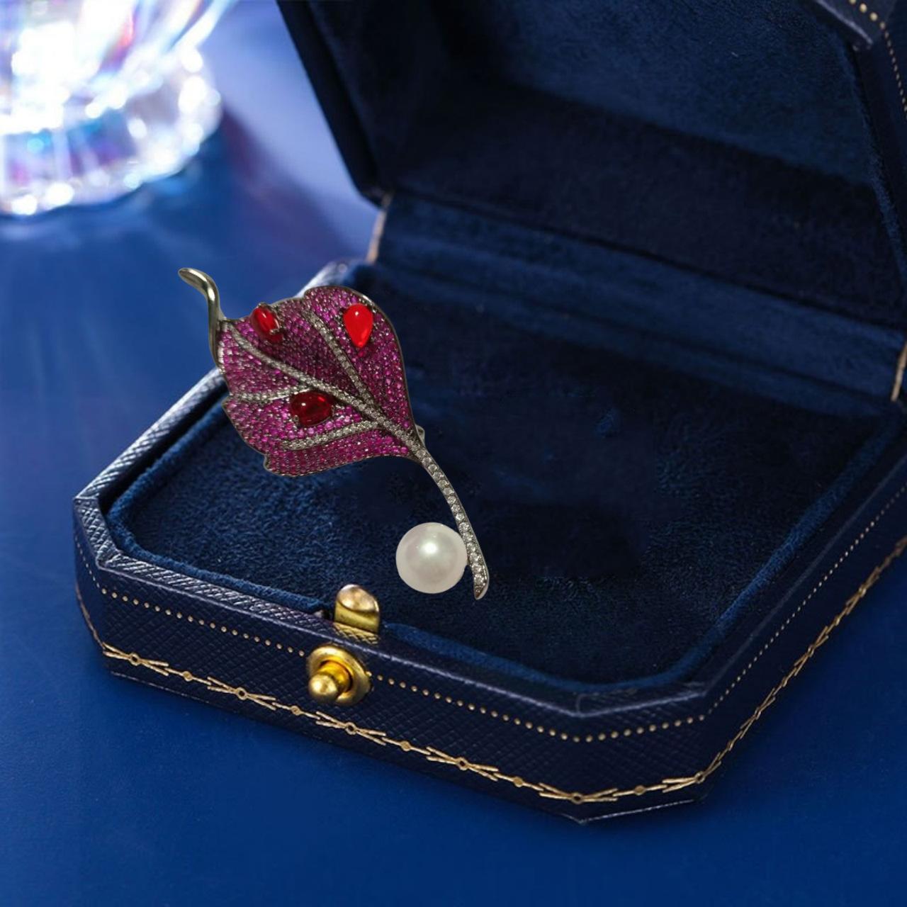 

Китайская красная листовая брошь женская эксклюзивная инкрустированная цирконием корсаж изысканная индивидуальность универсальные аксессуары для одежды Electroplated real gold красный