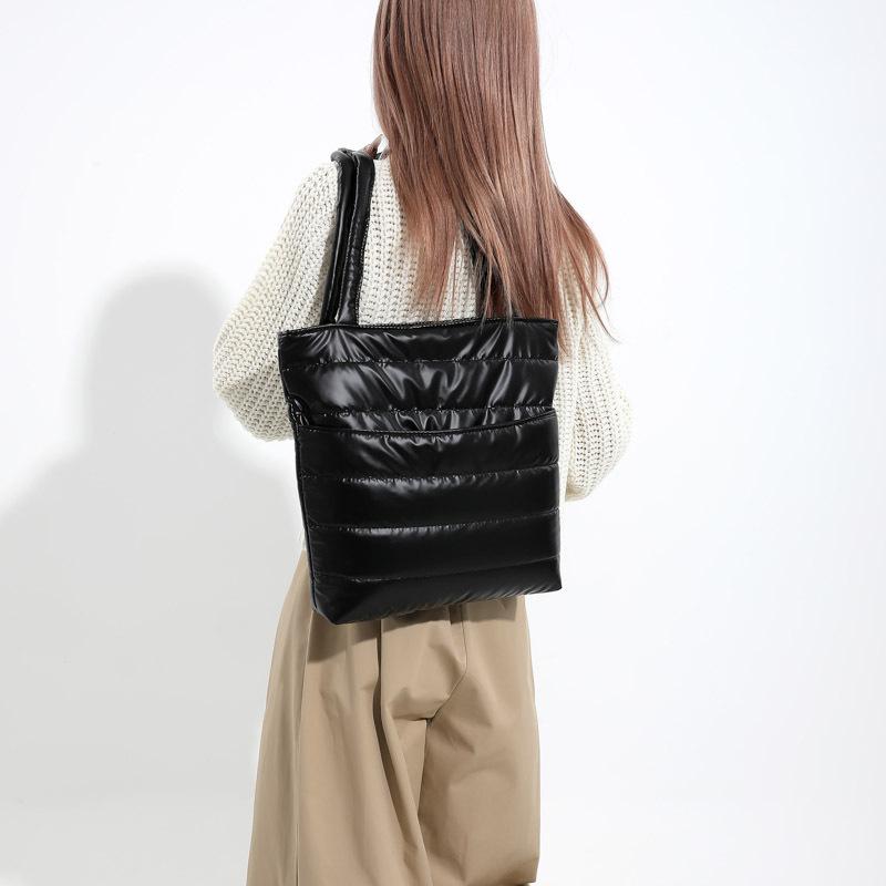 Sac fourre-tout tendance Automne Nouveau Style Européen et Américain Sac à bandoulière lumineux Grande capacité Sac de navettage Sac pour femme grande capacité