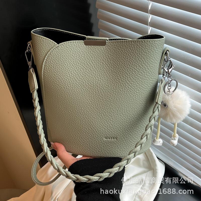 Summer Popular Small Bag Women 2025 New Fashion Versatile Messenger Bag Exquisite Super Fire Portable Bucket Bag