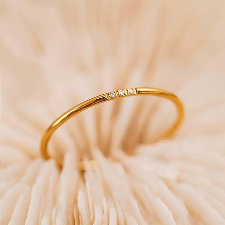 Korean Light Luxury Sparkling Diamond Gold Titanium Ring - Women's Index or Pinky Finger Jewelry