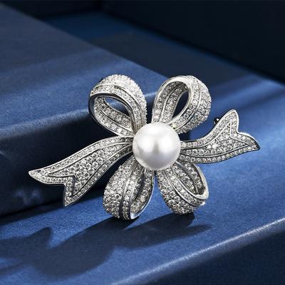 Brož mašle s plnými diamanty, Elegantní a ženská perlová brož, Brož s lehkým luxusem a špičkovým smyslem pro design