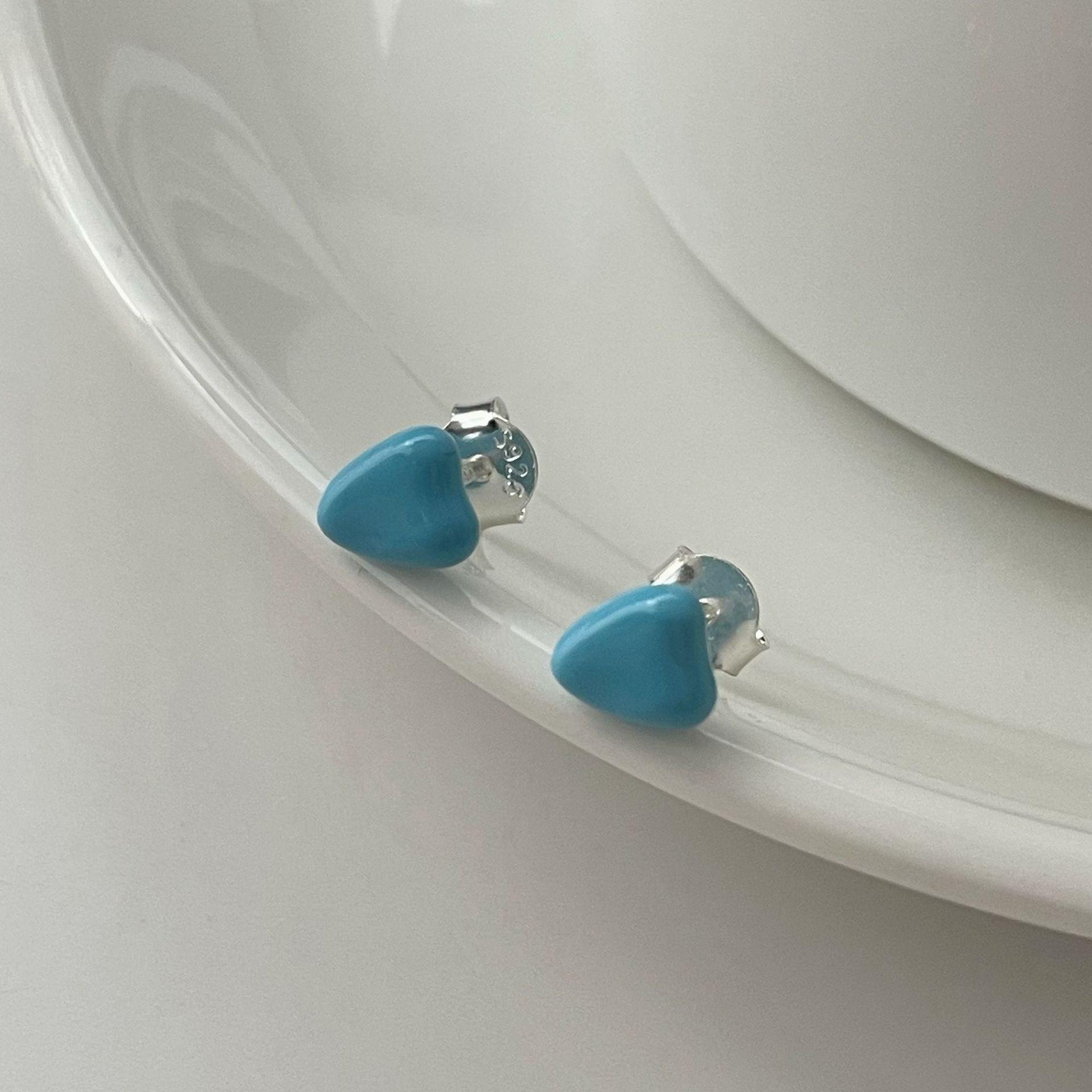 Su Chuang S925 Sterling Silver Blue Enamel Heart Stud Earrings - High-End Resin Heart-Shaped Drop Ear Ornaments for Women 925 Sterling Silver