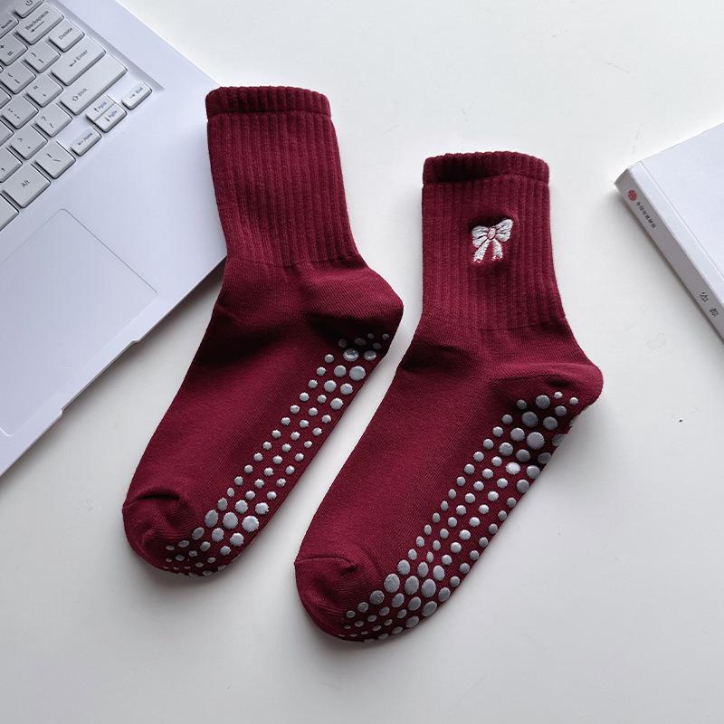 

Ankala Red Yoga Socks - Children s Anti-Slip Pilates Mid-Calf Embroidered Butterfly Knot Fitness Floor Socks 1 pair темно-червоний колір