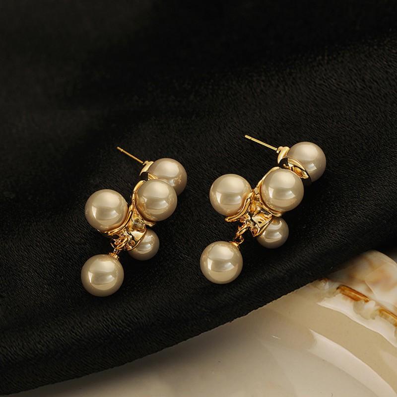 Vintage Pearl Stud Earrings Women Gold-Tone Copper Post Elegant Retro Minimalist Jewelry Winter 2025 Collection