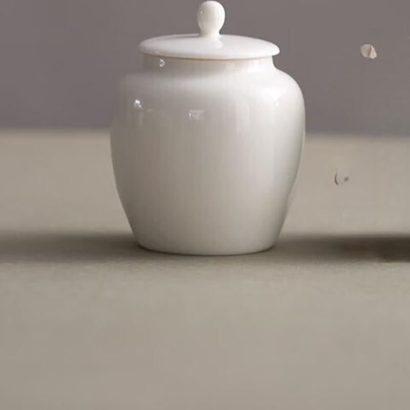 Borcan de depozitare din ceramică albă de jad cu grăsime de oaie, minimalist