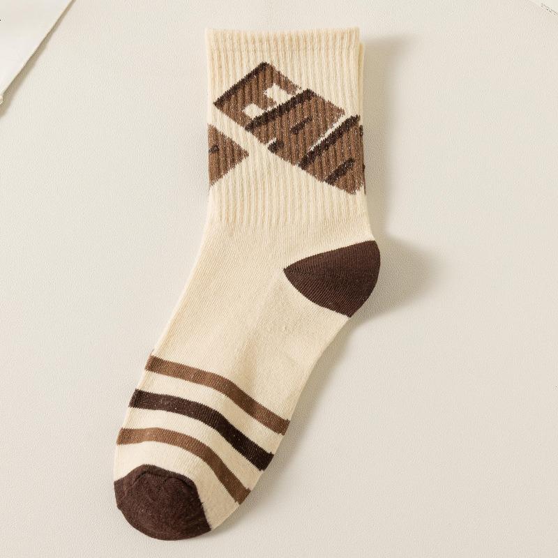 Female Spring and Autumn Retro Versatile Sports Basketball Anti Odor Student Mid Calf Socks
