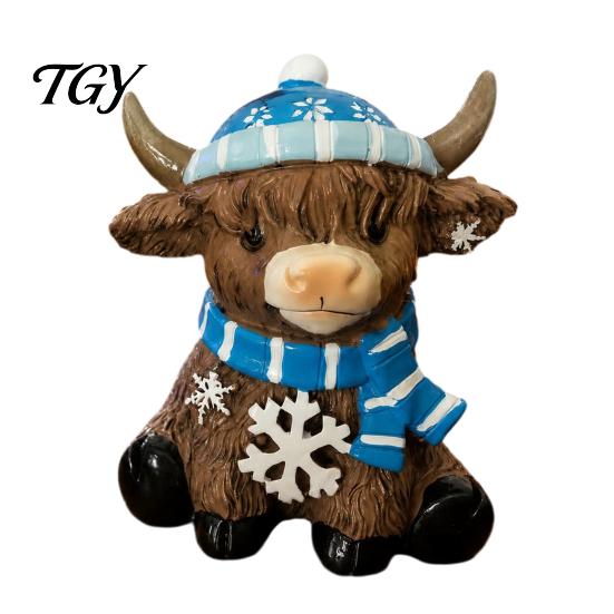 Animal Shape Ornament Winter Highland Cow Resin Figurine, Cattle Statue for Desk Decor, Home Office