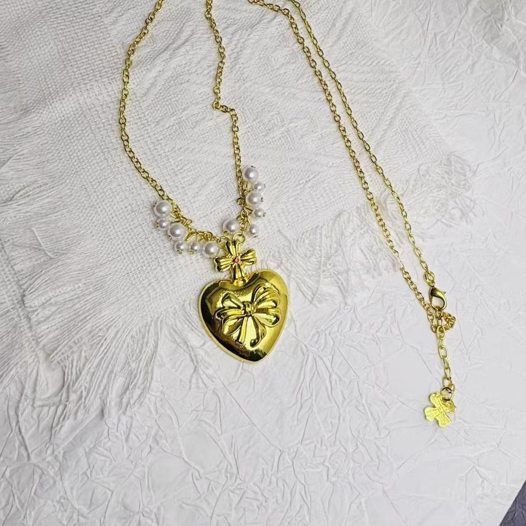 2025 Autumn & Winter High-End Versatile Heart Necklace for Long Sweaters