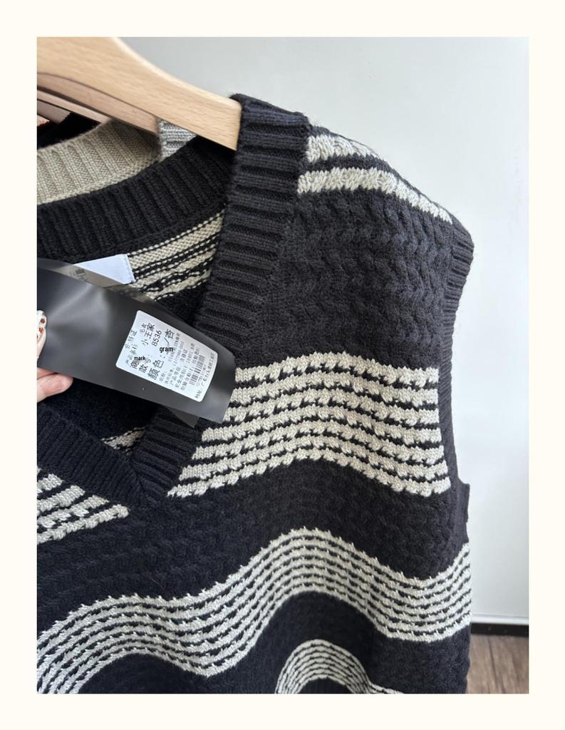Xiao Wang's Winter Korean Style Plus Size V-Neck Striped Sweater Vest