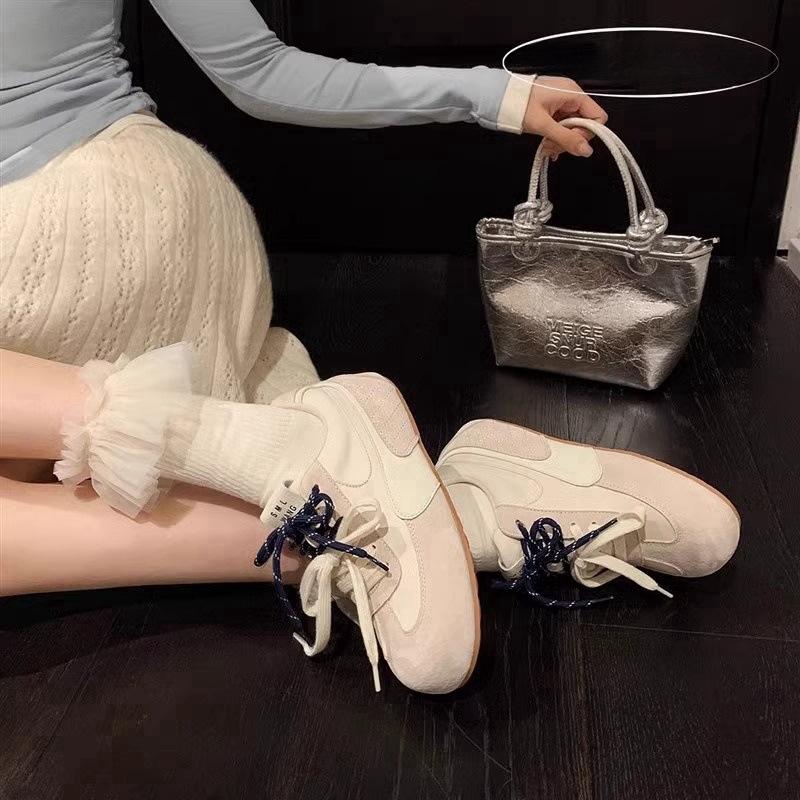 Buty do treningu moralnego w stylu baletowym damskie 2025 wiosna i jesień nowe białe buty na płaskiej podeszwie wszechstronne buty sportowe i rekreacyjne na miękkiej podeszwie Forrest