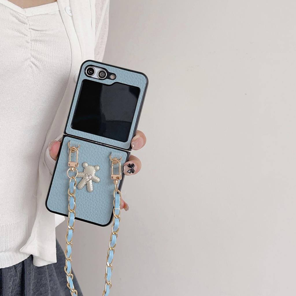 Applicable to Samsung ZFlip5 folding case cartoon bear lychee pattern zflip4 mobile phone chain wristband protective case