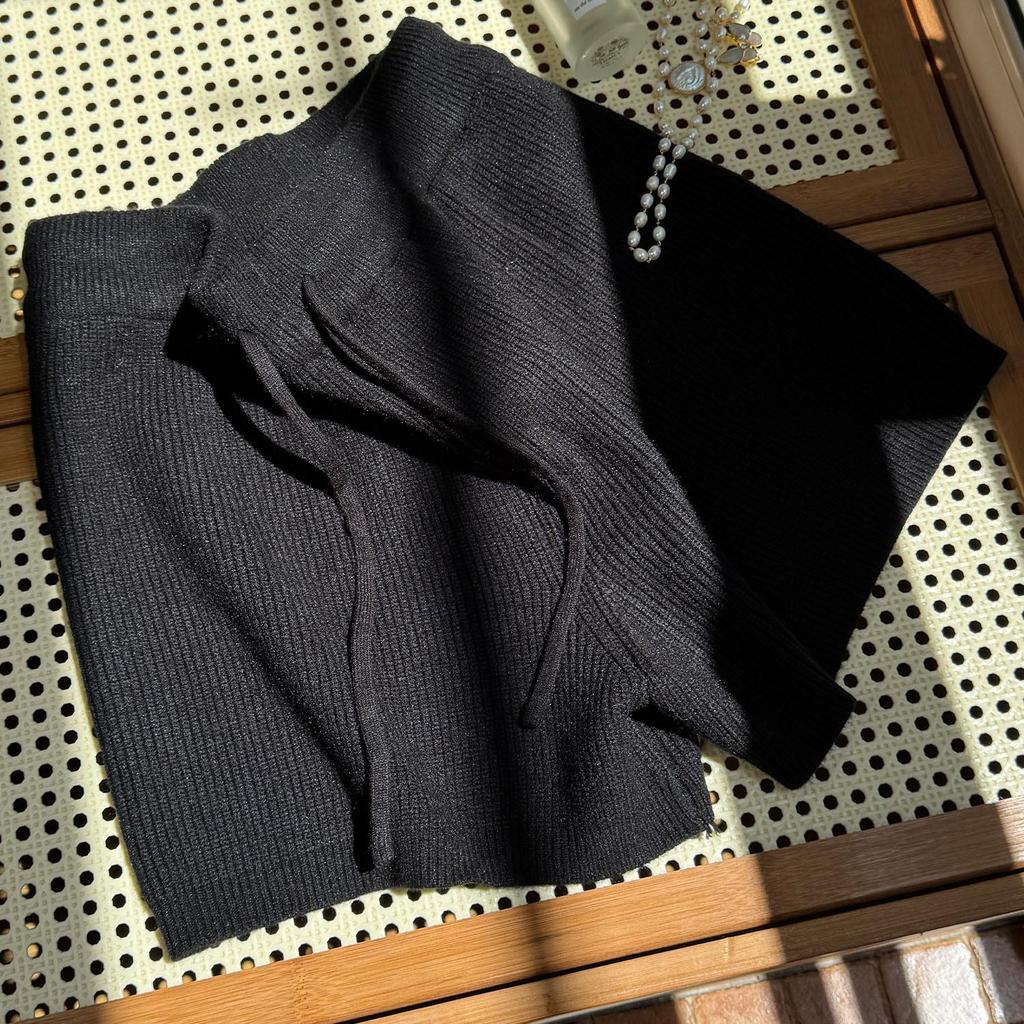 Graue A-Linien-Strickshorts im koreanischen Stil für Damen – Elastischer Bund, Weiter Beinschnitt, Hüftbetont, Schlankmachend, Perfekt für Herbst & Winter