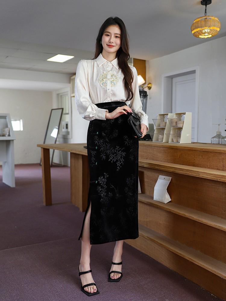 

Бархатная миди-юбка 2024 года с боковым разрезом и китайской застежкой-лягушкой - Черный M