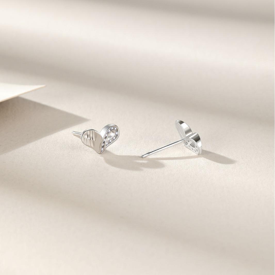 

Любовь Циркон Серьги-гвоздики Женские Личность Темперамент Универсальные Серьги Летние Серьги Сяосянфэн