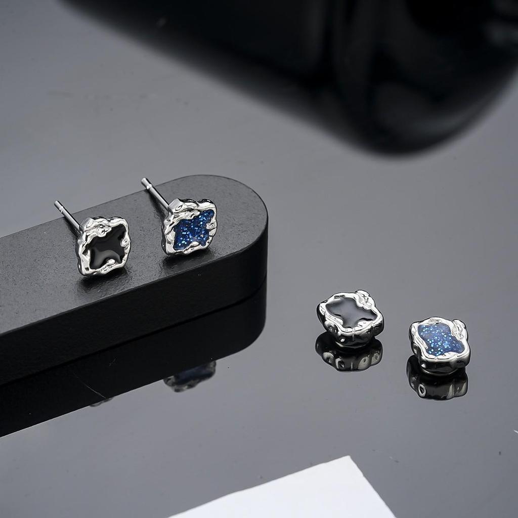 Luxury Magnetic Oil Drip Ear Clip - Trendy, Fashionable, Versatile Design.