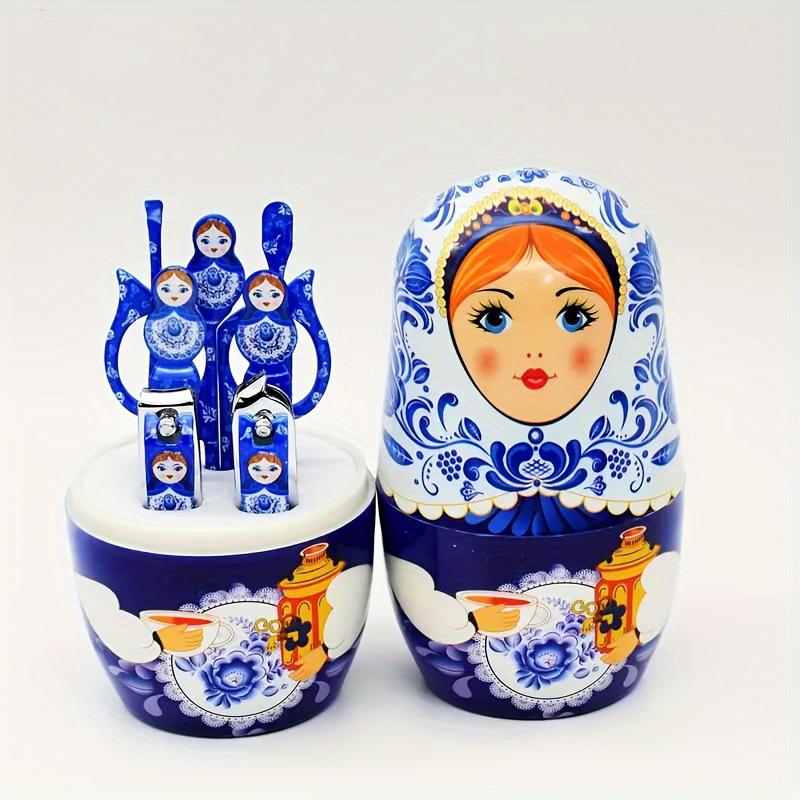 

Набор из 7 предметов: классические кусачки для ногтей и косметический набор с декоративной матрешкой синий