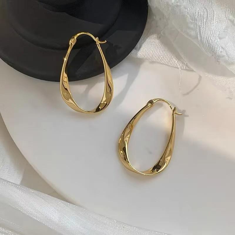 Gold Geometric Minimalist Ear Cuffs: High-End Versatile Fashion Earrings for Women
