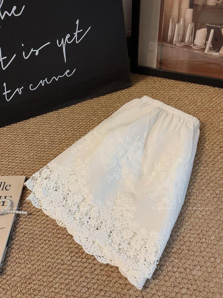 Lace Anti-Exposure Half-Skirt for Women - Layering Plus Size Design, Suitable for Spring, Autumn, and Winter.