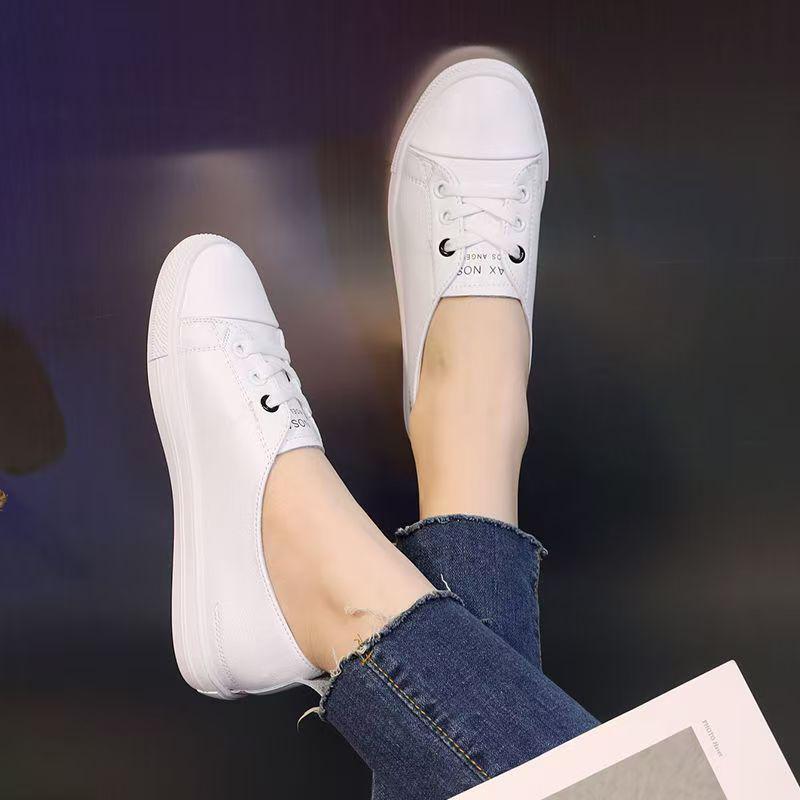 2025 Été Chaussures Plates Blanches Polyvalentes à Enfiler pour Femmes - Fines, Peu Profondes, Élégantes et Confortables.