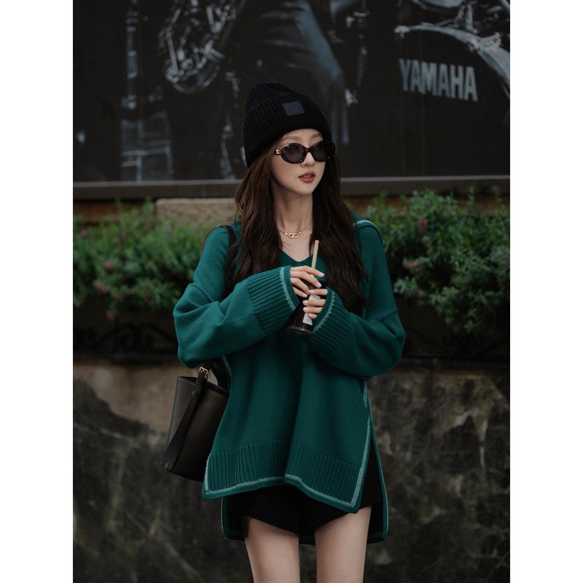 

Женский кардиган на пуговицах с V-образным вырезом, осень 2024 - Городской расслабленный трикотаж в стиле колор-блок с разрезами Medium зелёный