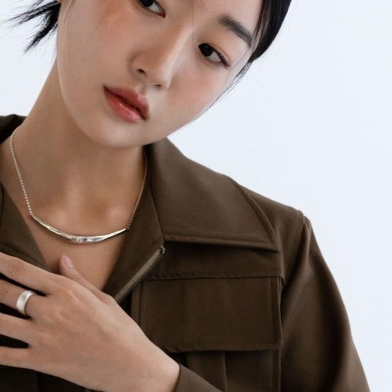 

THE ACHROMATIC OKANA SILVER NECKLACE ONE