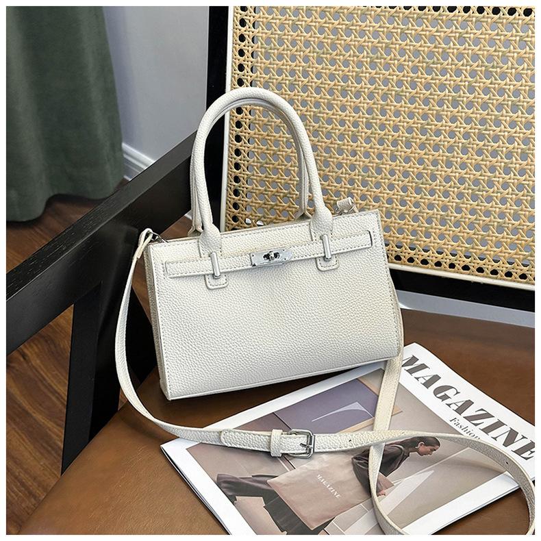 

Fashion high-end handbag women s 2025 new simple texture small square bag French commuter shoulder messenger bag