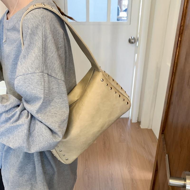 Summer New Stylish Design Solid PU Shoulder Bags Rivets Half Mo Persality Super Cool Hot Girl Style Armpit Bags for Women