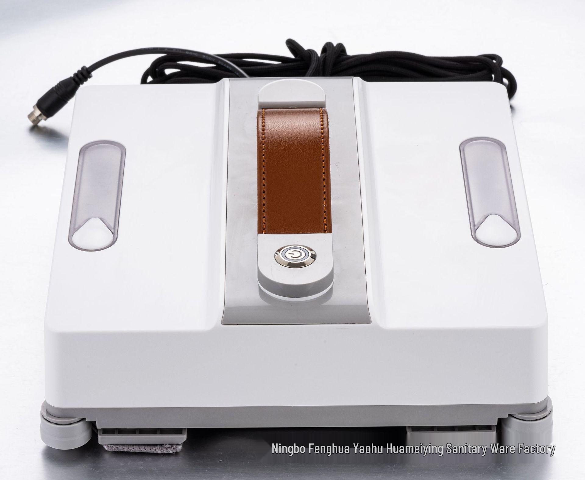 Умный электрический робот-очиститель окон для фасадов высотных зданий Basic 4 Sprays + Remote белый