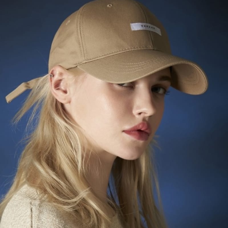 

VARZAR Solid Label Overfit Ball Cap Beige FREE