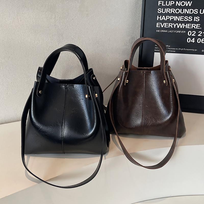 Women's Soft Leather Tote Bag Large Capacity Single Shoulder Handbag for Daily Commute Work Casual 2026 New Fashion Underarm Bag