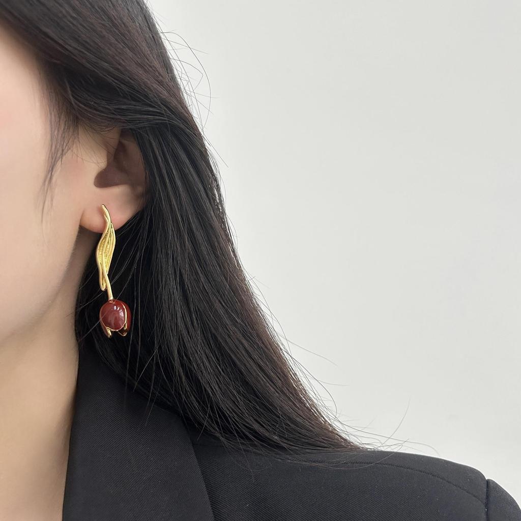 Simple Burgundy Enamel Stud Earrings Cute High Sense Versatile Sweet Romantic Niche Earrings Autumn And Winter