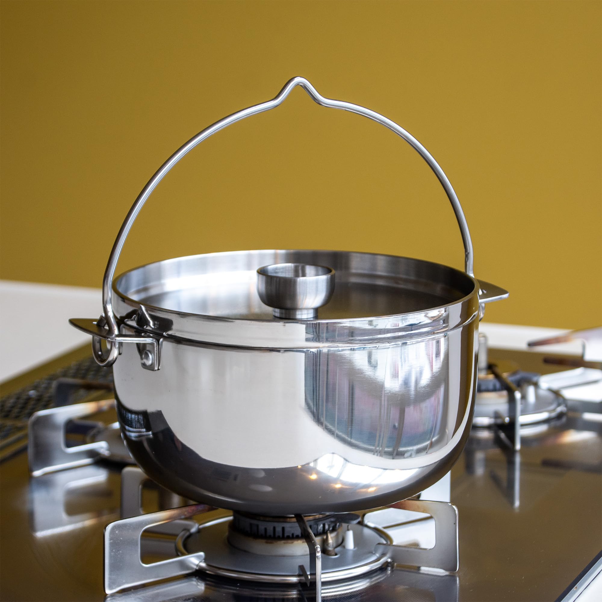 

LALPHA Stainless Steel Dutch Lightweight Design Easy to Carry and Cook With Suitable for Outdoor and Home Use CS-200 8-inch Oven/Cookware - -
