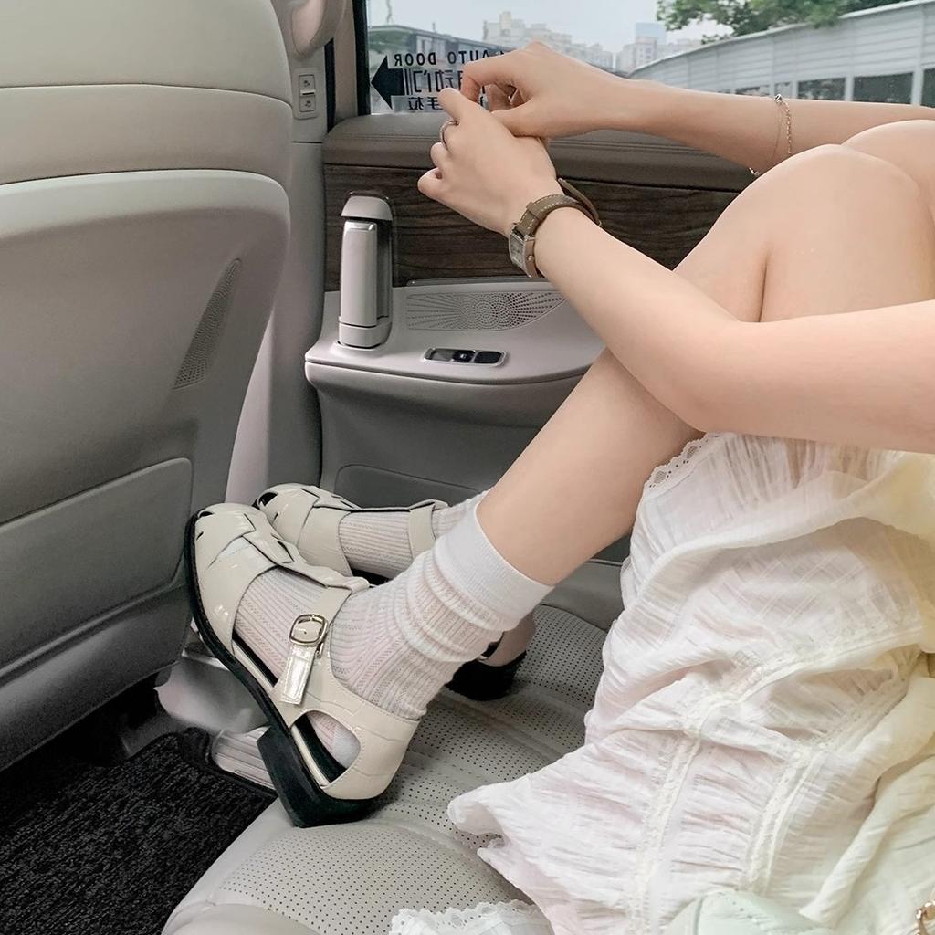 Punkt zweites Haar! Mode vielseitig neue quadratische Kopf gewebte hohle Tasche Kopf flache Römersandalen Damen Schweinekäfigschuhe Sommer