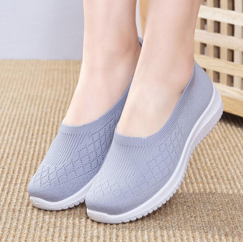 Mom shoes women's new cloth shoes soft sole comfortable elderly casual sports shoes large size women's shoes