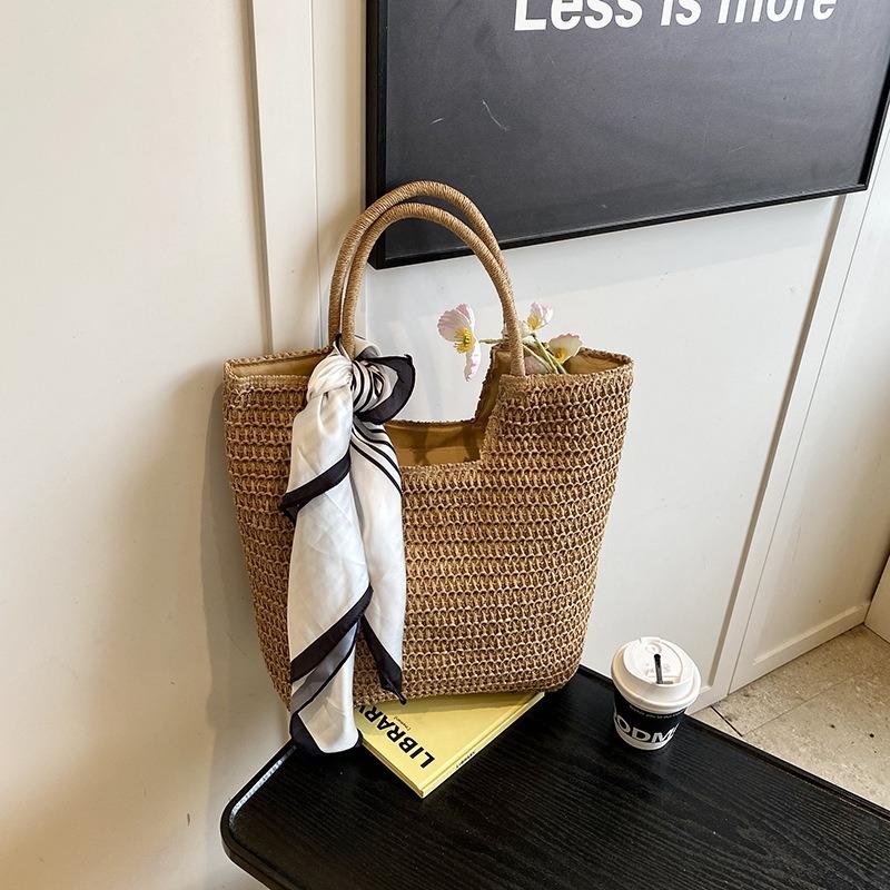 Summer woven bag women's large-capacity new niche design shoulder bag simple commuter bag