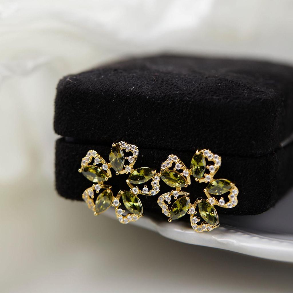 Mori Style Olive Green Zircon Flower Ear Clips: Painless, No-Pierce Micro-Pavé Earrings.