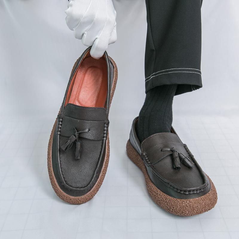 Fashion Classic Black Spring Men's Fashionable Comfortable Thick Soled Casual Leather Shoes Brand Men Tassel Pointed Breathable Loafers