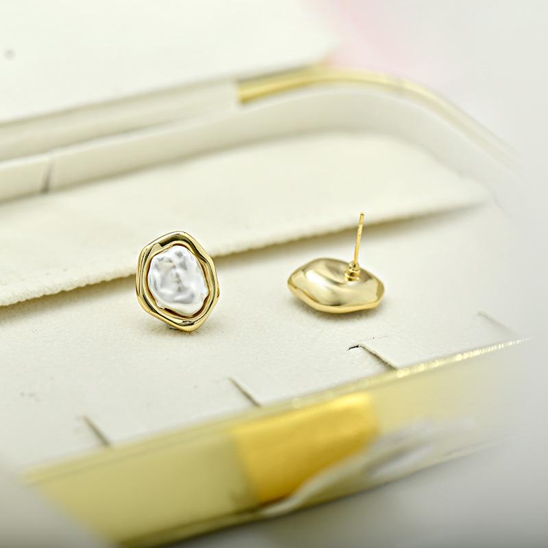 Baroque Pearl Stud Earrings: S925 Silver, Unique Retro Design, Versatile for Commute