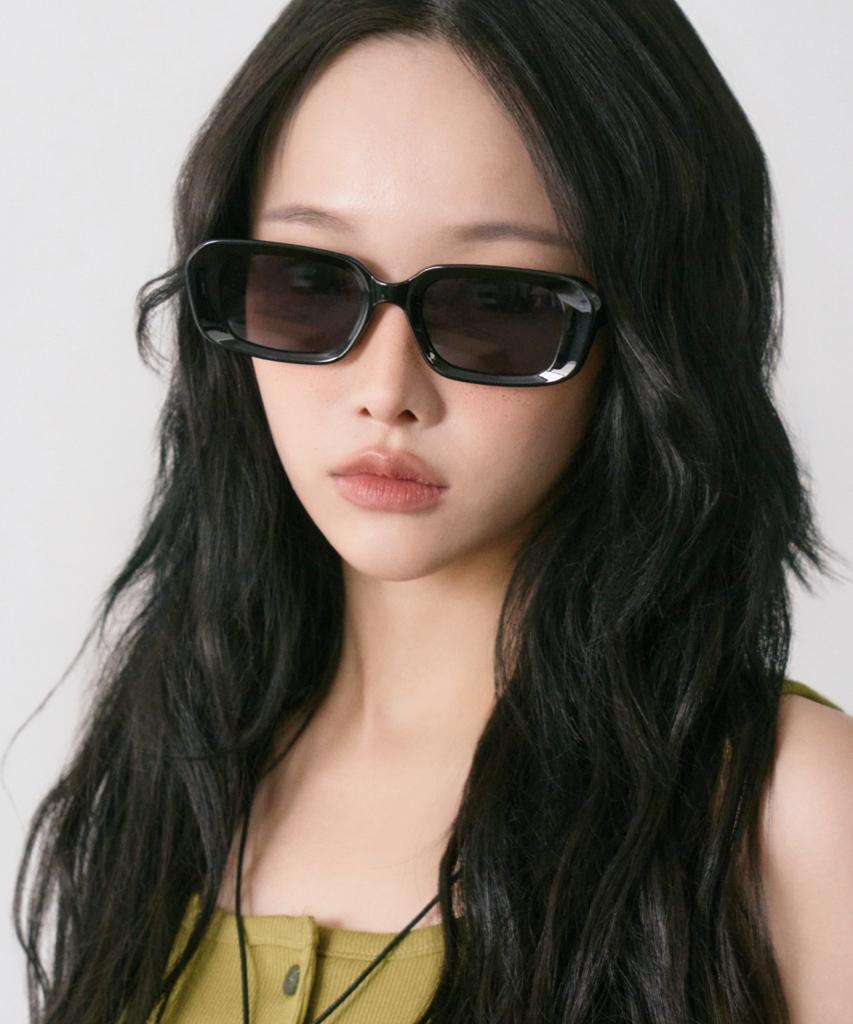 Hangeul Hard Square Sunglasses Black