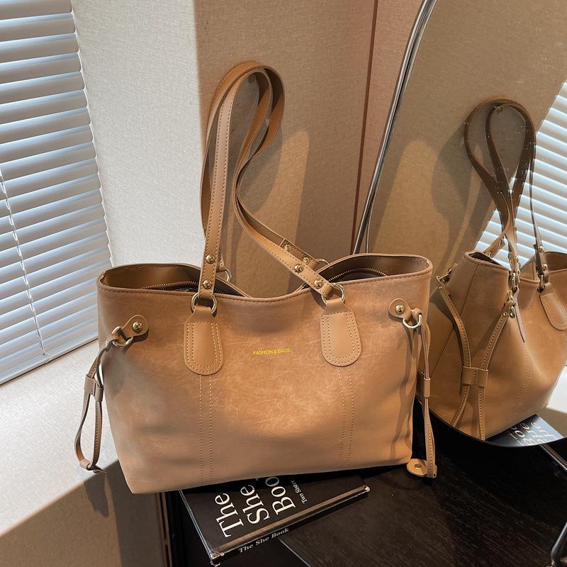 

Casual Minimalist Large-Capacity Tote: High-End Retro Shoulder Bag for Commuting 39x12x24 cm хаки