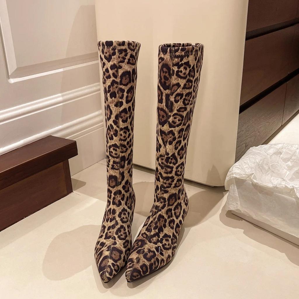 Modische Motorradstiefel Damen Herbst Winter Slim Spitzzehe Leopardenmuster Samt Lange Stiefel Mittelhoher Absatz Reißverschluss