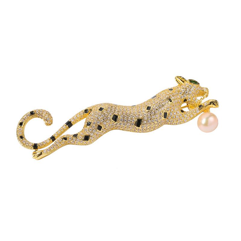 Western Liang Leopard Brooch: Zircon & Freshwater Pearl Pin