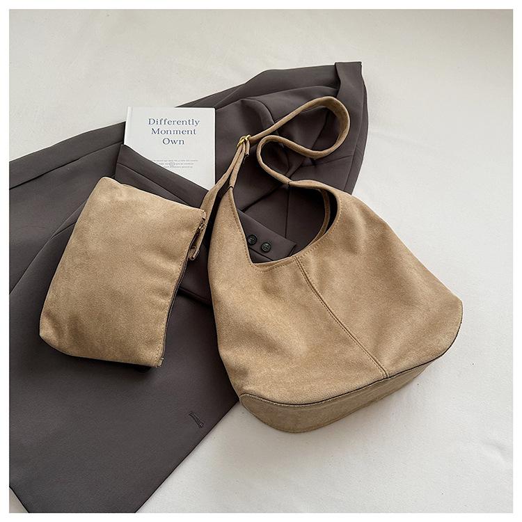 Cool craftsman Korean autumn and winter suede bucket bag large capacity shoulder underarm tote bag retro commuter mother bag women